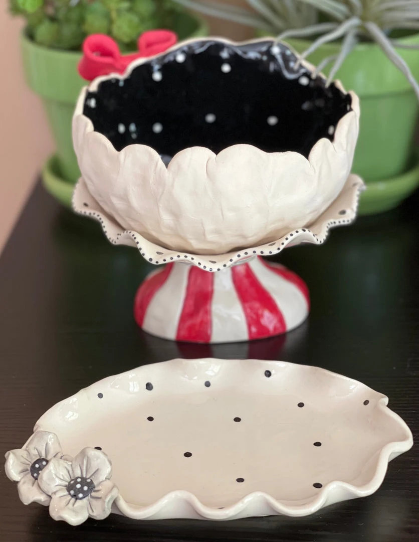 Teyros Lady Head Art Pottery Planter With Tray, Red Bow New! 4 Teyros Lady Head Art Pottery Planter With Tray, Red Bow New!