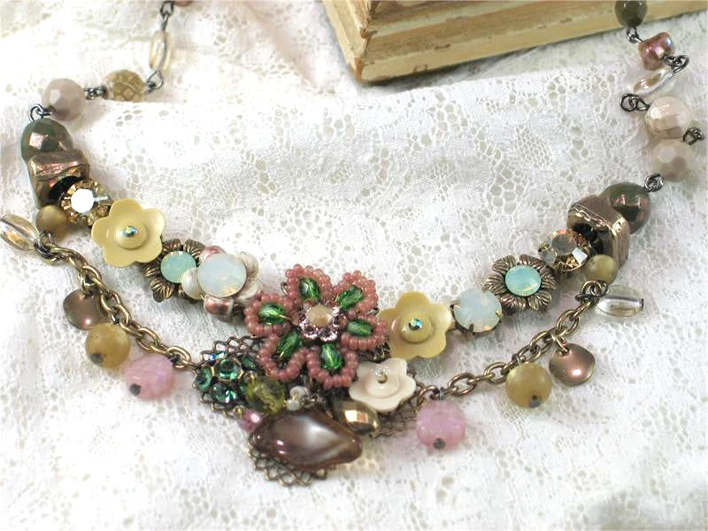 The Holiday Barn Valentine's Day Floral Necklace 3 The Holiday Barn Valentine's Day Floral Necklace